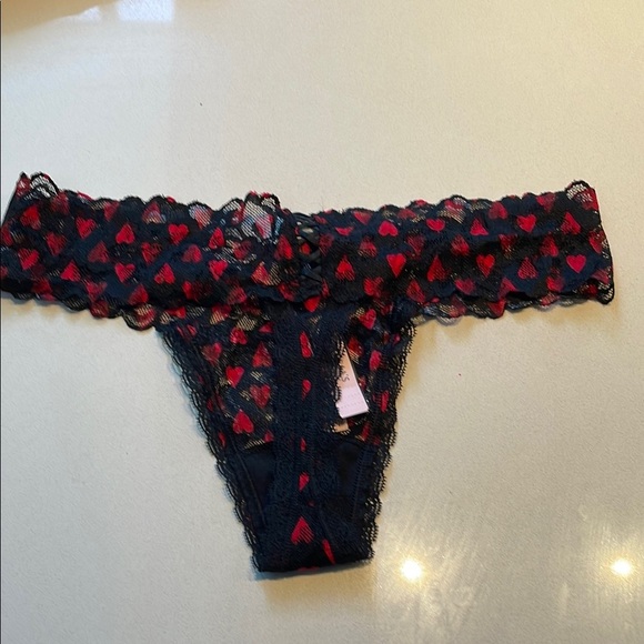 🆕 Victoria's Secret Red Tote with Assorted Panties Underwear, Size M - Picture 13 of 14